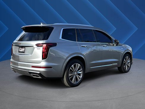 Used 2025 Cadillac XT6 Premium Luxury FWD image 4