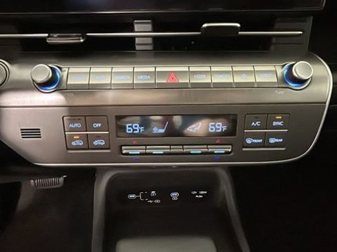 Certified 2025 Hyundai Kona SEL FWD image 22