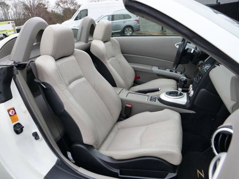 Used 2007 Nissan 350Z Touring image 24