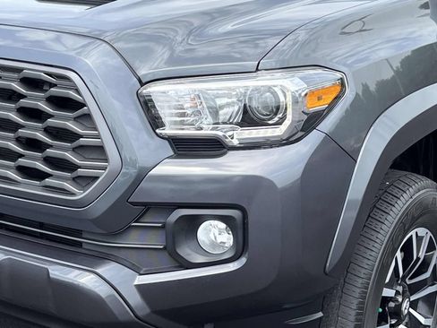 Used 2021 Toyota Tacoma TRD Sport w/ Technology Package AWD/4WD image 10