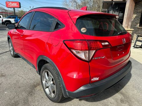 Used 2018 Honda HR-V LX image 2