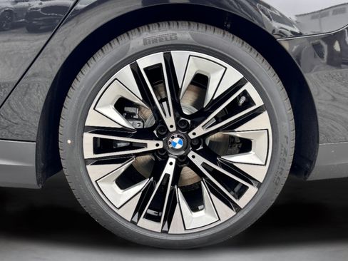 Used 2026 BMW i5 eDrive40 w/ Premium Package RWD image 37