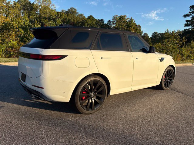 Used 2025 Land Rover Range Rover Sport Dynamic SE AWD/4WD image 2