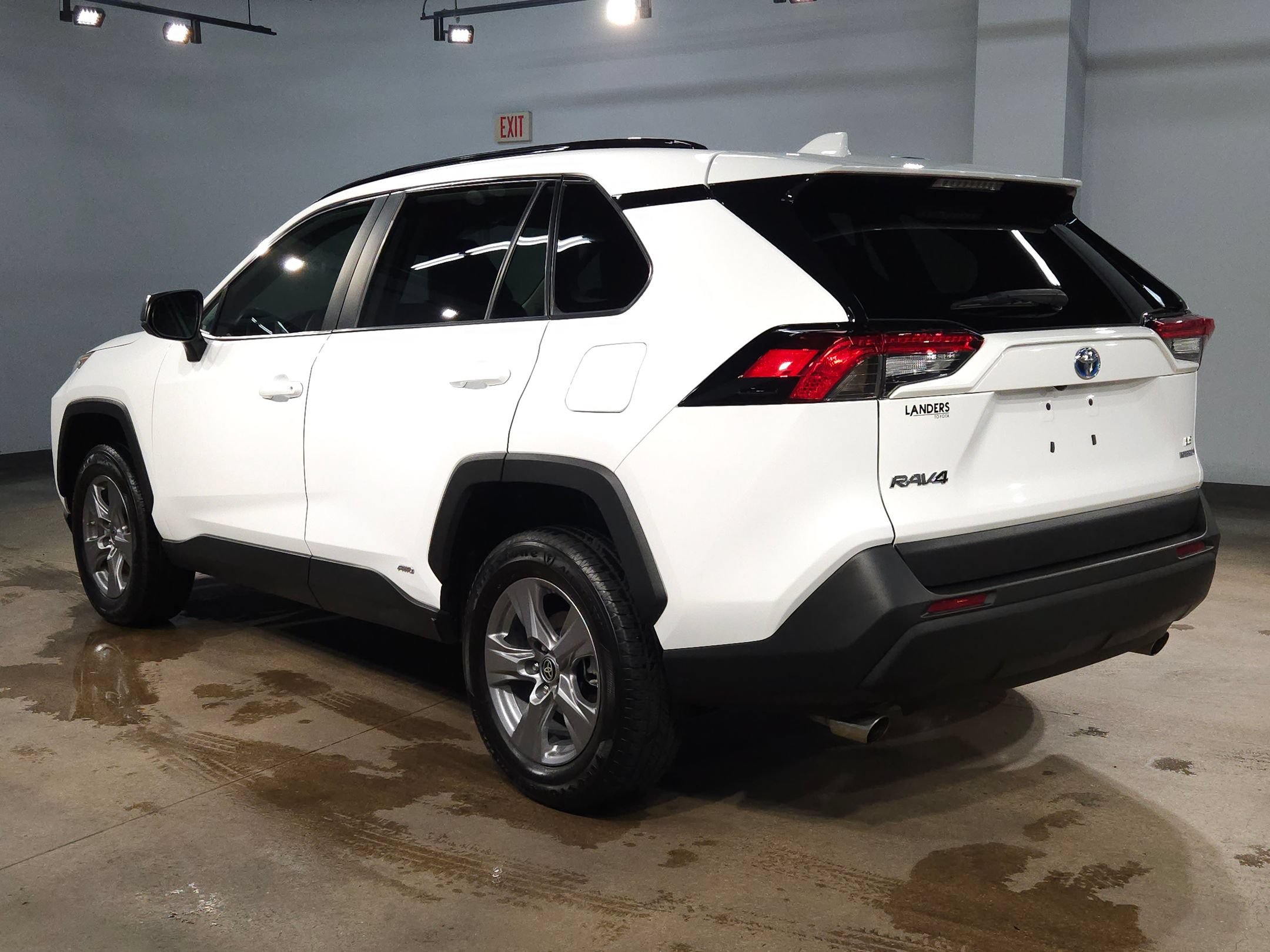 Used 2022 Toyota RAV4 LE AWD/4WD image 5