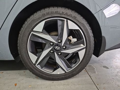 Used 2022 Hyundai Elantra SEL w/ Convenience + Premium Package image 9