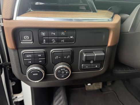 Used 2025 Chevrolet Tahoe High Country w/ Sun And Tow Package image 23