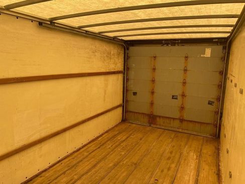 Used 2017 GMC Savana 3500 Extended RWD image 17