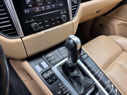 Used 2017 Porsche Macan image 32