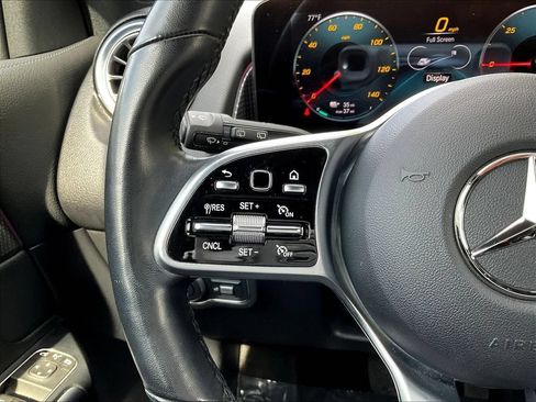 Used 2022 Mercedes-Benz EQB 300 4MATIC w/ Exclusive Package image 10