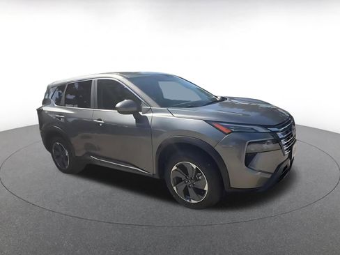 Used 2025 Nissan Rogue SV FWD image 2