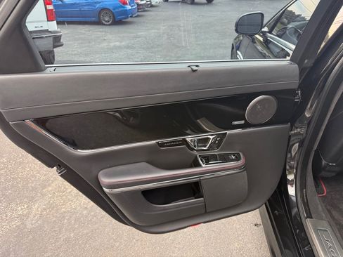 Used 2014 Jaguar XJ R LWB RWD image 63