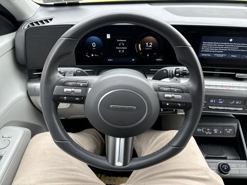 Used 2025 Hyundai Kona SEL image 18