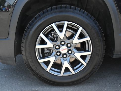 Used 2023 GMC Acadia SLT AWD/4WD image 12