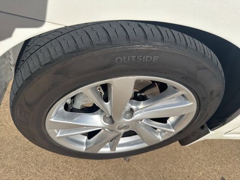 Used 2015 Nissan Altima 2.5 SV w/ Convenience Package image 7