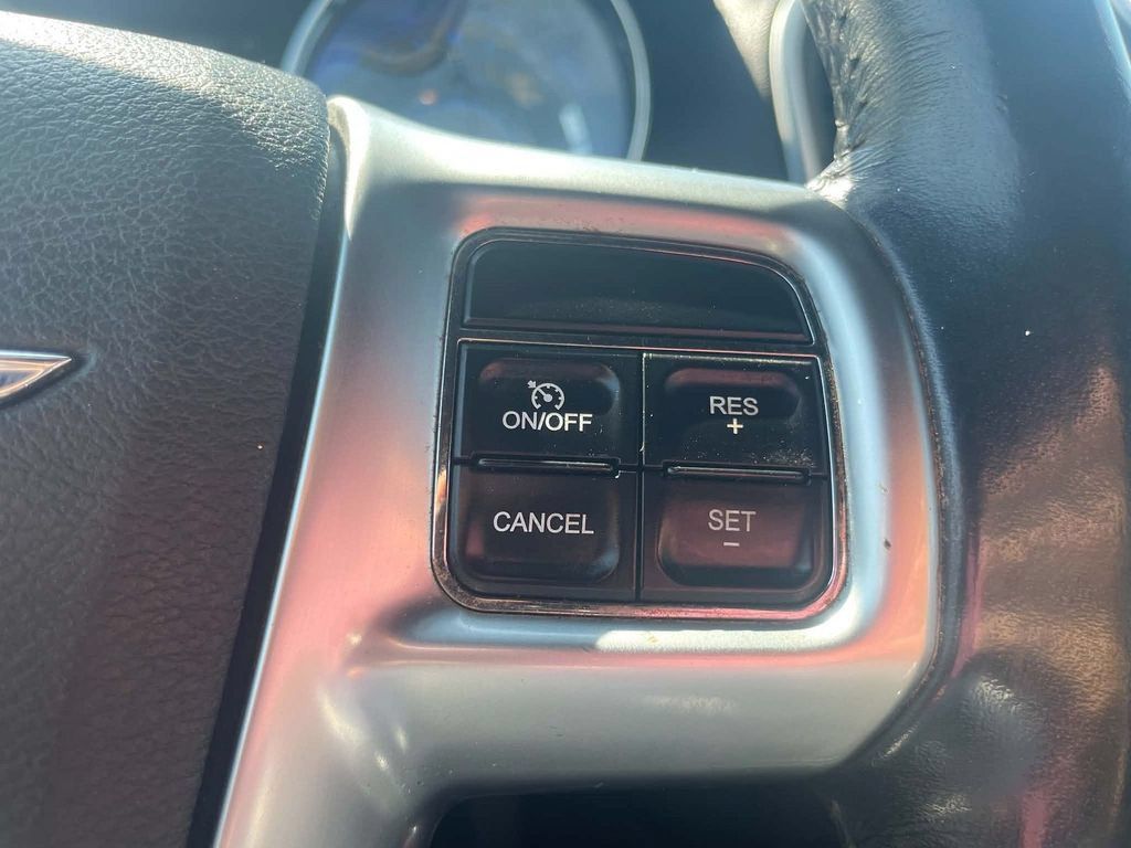 Used 2012 Chrysler 300 Limited RWD image 10