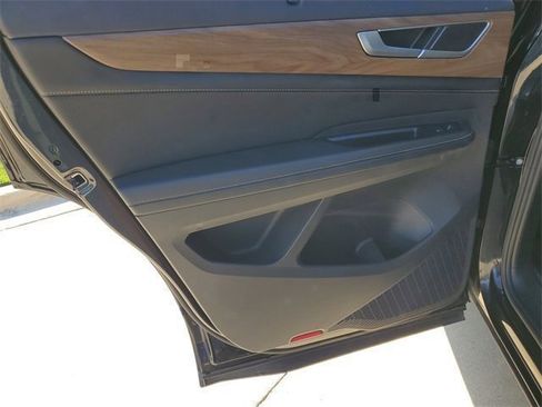 Used 2024 Volkswagen Atlas SE image 29