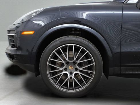 Used 2023 Porsche Cayenne AWD/4WD image 37