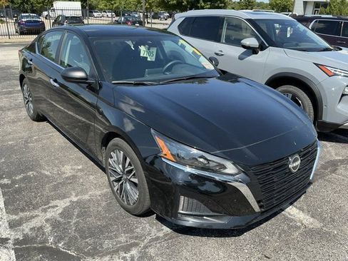 Used 2025 Nissan Altima 2.5 SV FWD image 6