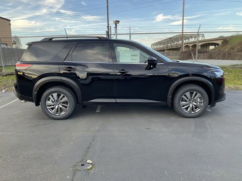 Used 2025 Nissan Pathfinder SV w/ Black Appearance Package image 2