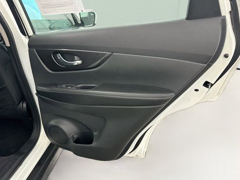 Used 2018 Nissan Rogue S AWD/4WD image 30
