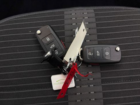 Used 2014 Volkswagen Beetle GSR image 33