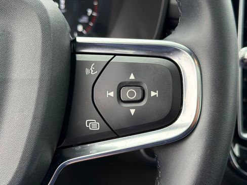 Used 2022 Volvo XC40 T5 R-Design w/ Advanced Package image 26