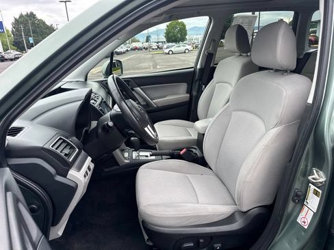 Used 2017 Subaru Forester 2.5i Premium AWD/4WD image 10