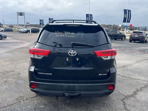 Used 2017 Toyota Highlander SE image 5
