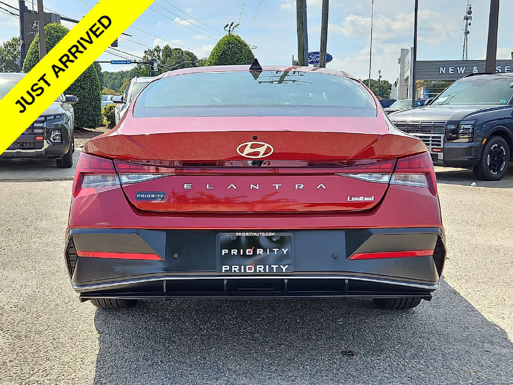 Used 2024 Hyundai Elantra Limited FWD image 5
