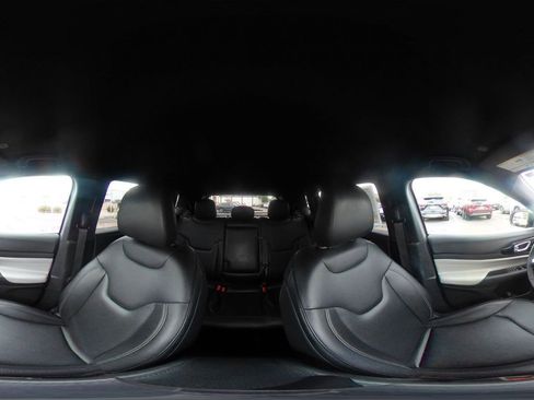 Used 2025 Jeep Compass Limited image 42