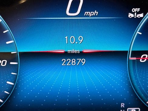 Used 2023 Mercedes-Benz EQB 300 4MATIC w/ Exclusive Package image 25