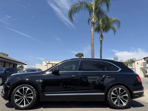 Used 2017 Bentley Bentayga AWD/4WD image 2