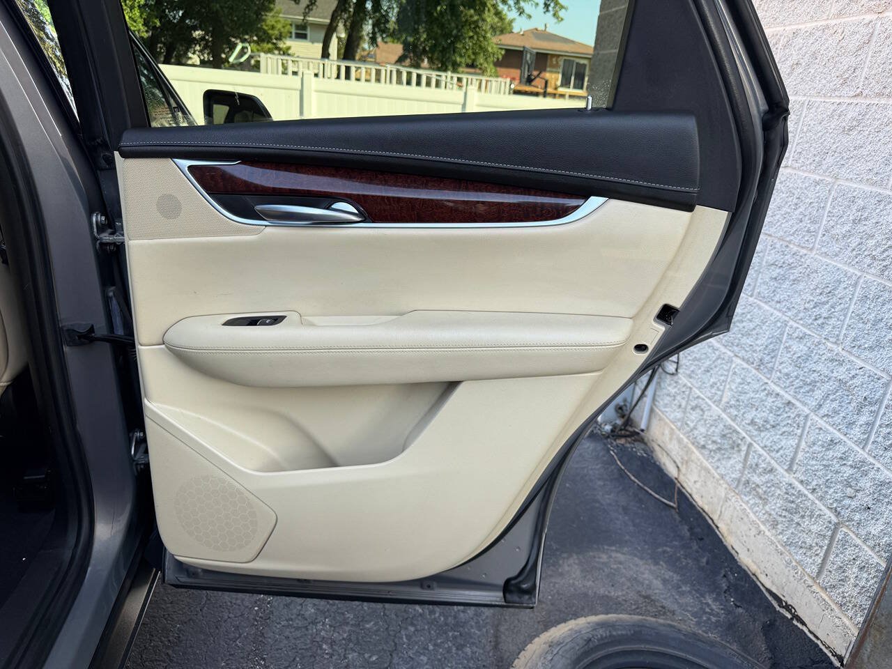 Used 2017 Cadillac XT5 Luxury w/ Driver Awareness Package FWD image 22
