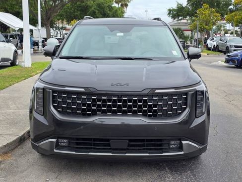 Certified 2025 Kia Carnival SX Prestige FWD image 3