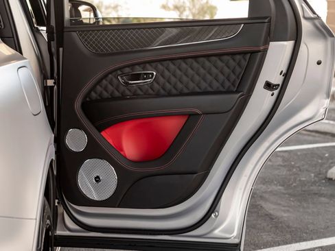 Certified 2025 Bentley Bentayga AWD/4WD image 28