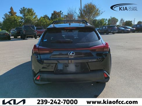 Used 2019 Lexus UX 200 image 6