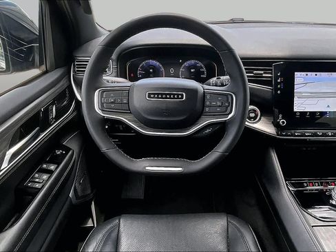 Used 2024 Jeep Wagoneer Series II w/ Flexible Seating Group RWD image 6