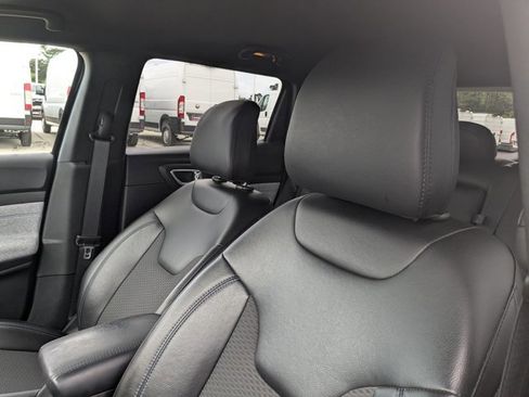 Used 2018 Jeep Compass Limited w/ Navigation Group FWD image 14