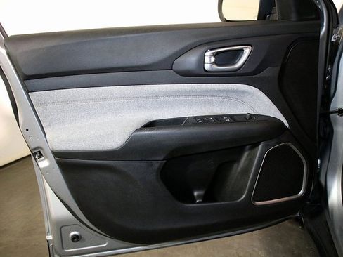 Used 2022 Jeep Compass Latitude image 23