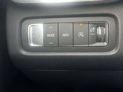 Used 2025 GMC Acadia Elevation image 10