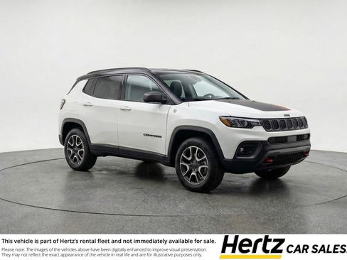 Used 2025 Jeep Compass Trailhawk w/ Trailer Tow Group AWD/4WD image 1