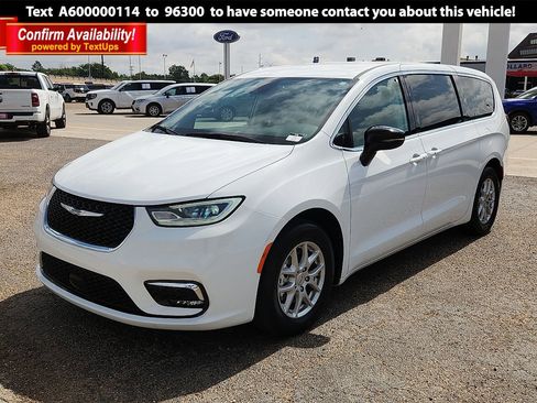 Used 2024 Chrysler Pacifica Touring-L FWD image 1