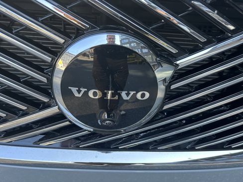 Certified 2025 Volvo XC90 B5 Plus image 6