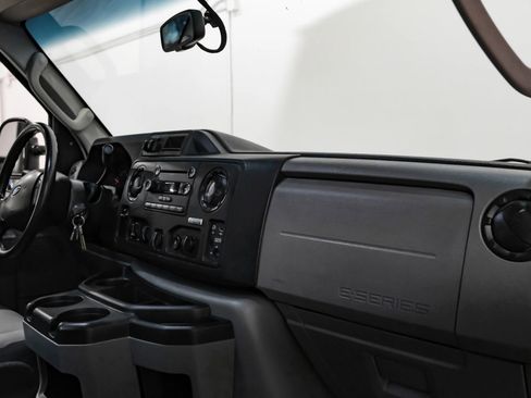 Used 2014 Ford E-350 and Econoline 350 Super Duty w/ Power Group image 17