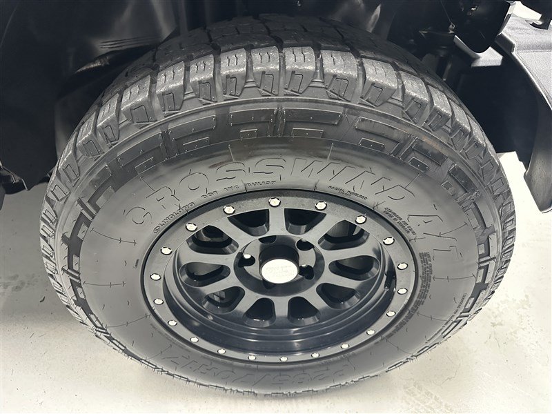 Used 2018 Jeep Wrangler Sahara w/ Connectivity Group AWD/4WD image 14