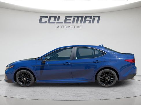 Used 2025 Toyota Camry SE FWD image 2