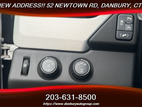 Used 2019 GMC Yukon XL SLT AWD/4WD image 16
