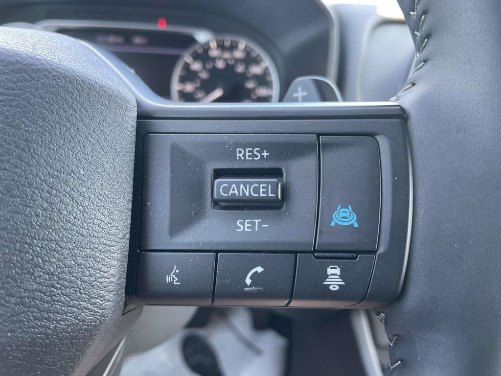 Used 2025 Nissan Rogue SV FWD image 24