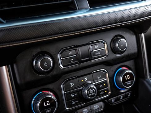 Used 2023 Chevrolet Suburban Premier image 24