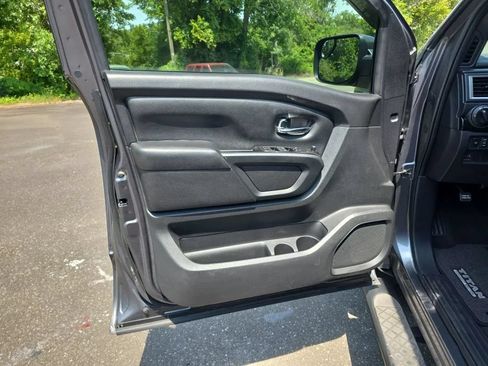 Used 2019 Nissan Titan SV w/ SV Convenience Package RWD image 39